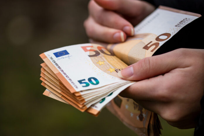 skaidra nauda, FM grozījumi, ZZS iebildumi, skaidras naudas ierobežošana, Armands Krauze, reģionu iedzīvotāji, maksājumu brīvība, skaidras naudas aprite, finanšu ministrija,