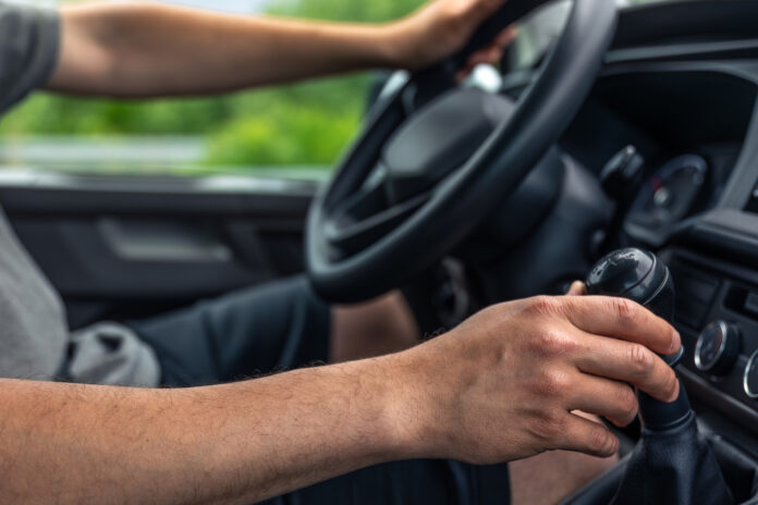 baltās tiesības, Ceļu satiksmes likuma grozījumi, Satiksmes ministrija, individuālā apmācība, autovadītāju apmācība, e-CSDD reģistrācija, autoskolas regulējums, vadītāja stāžs, apmācības ierobežojumi, tiesību atņemšana