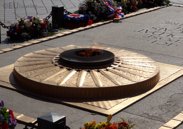 Svarīgi, Francija, Parīze, kara memoriāls, Bruno Retaijo, maroka, imigrācija, uzturēšanās atļauja,