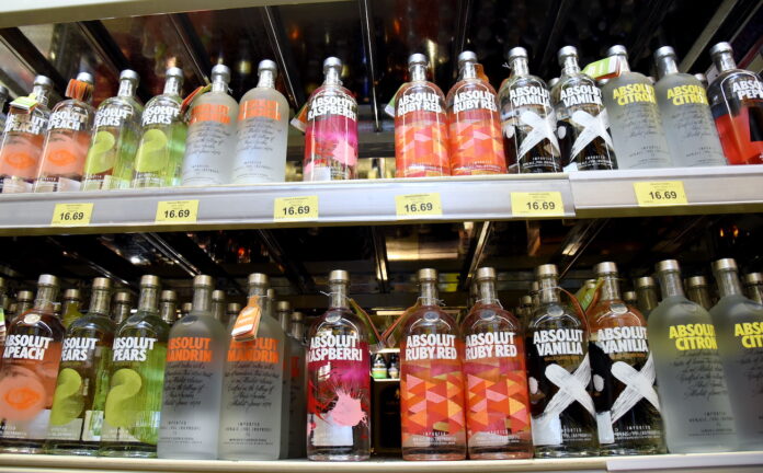 alkohola tirdzniecības laiks Latvijā, alkohola ierobežojumi, alkohola tirdzniecības likums, Manabalss.lv iniciatīva, alkohola pārdošanas noteikumi, alkohola ierobežojumu maiņa, alkohola tirdzniecība 8-22, alkohola tirdzniecības grozījumi, alkohola pārdošanas laiks
