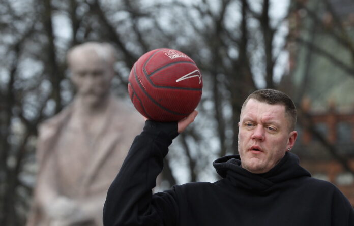Kaspars Kambala filma, Ceļā ir kaifs dokumentālā filma, Kambala basketbols, Kambala dzīve, Latvijas basketbola izlase 2009, Kambala atkarības, Kambala traģēdijas, Kambala pirmizrāde, Forum Cinemas Kambala