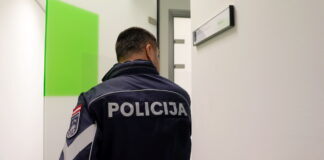 Valsts policija elektriskie skrejriteņi, bezceļu skrejritenis, policijas transports Latvijā, bākugunis sirēnas skrejritenis, 300 km elektriskais skrejritenis, policija pludmalē, policija mežā, elektrisko skrejriteņu iepirkums
