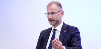 Rail Baltica vilcieni, Rail Baltica finansējums, Rail Baltica kavēšanās, vilcienu iepirkums Latvija, vilcieni bez sliedēm, Rail Baltica problēmas, Rail Baltica izmaksas