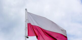Svarīgi, Polija, Polijas prezidents, kriminālizmeklēšana, Karols Navrockis, Likums un taisnīgums, PiS, Donalds Tusks, Lehs Valensa, krāpšana, krāpšana ar nekustamo īpašumu