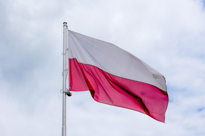 Svarīgi, Polija, Polijas prezidents, kriminālizmeklēšana, Karols Navrockis, Likums un taisnīgums, PiS, Donalds Tusks, Lehs Valensa, krāpšana, krāpšana ar nekustamo īpašumu