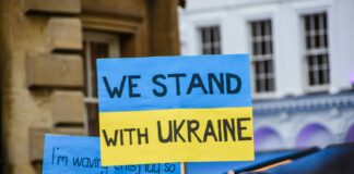 Why will Trump and Putin meet in Alaska and are the locals excited? The US and Russia have agreed that the meeting between Donald Trump and Vladimir Putin will take place in Anchorage, Alaska, and that a ceasefire in Ukraine should be discussed during it, but it is unlikely that any significant result will be achieved, reports the British broadcaster BBC. The three rounds of talks between Russia and Ukraine organized by Trump have already taken place and have not yielded any results. Alaska, where the leaders of the two superpowers will meet, also belonged to Russia for some time. In 1867, Alaska was purchased by the US, and in 1959 it became one of the US states. Therefore, the meeting place is historically significant for Russia. Putin's advisor Yuri Ushakov noted that the two countries are neighbors, separated only by the Bering Strait. "It seems quite logical that our delegation will simply cross the strait, and that such an important and long-awaited meeting of the leaders of the two countries will take place precisely in Alaska," said Ushakov. The last time Alaska served as a venue for a politically important meeting was in 2021, when former US President Joe Biden's diplomatic and national security teams met with their Chinese counterparts there. True, the meeting ended on a bitter note, and the Chinese called the Americans hypocritical and arrogant. The White House confirmed on August 12 that the meeting would take place in Anchorage. The politicians will be received at the Elmendorf-Richardson Army Base, which is the largest military facility in Alaska and the main US base in the Arctic region. However, not everyone is happy about the meeting of the politicians. The Kyiv Independent reports that the non-governmental organization Stand Up Alaska is planning large-scale protests. The NGO announced on August 11 that it would be there to show Trump and Putin that Alaska stands against tyranny. One protest is planned in Anchorage on August 14, and its purpose is to oppose the presence of an internationally indicted war criminal and to show solidarity with Ukraine. Meanwhile, Alaska Governor Mike Dunleavy said that the state is preparing for a historic event. The governor said that Alaska is the most strategic place in the world, located at the crossroads of North America and Asia, with the Arctic Ocean to the north and the Pacific Ocean to the south, and no other place plays such a vital role in the country's defense and energy security. Dunleavy represents the Republicans, the current ruling party in the United States. Alaska is the largest and, due to its mineral resources, the richest state in the United States, and its outermost islands in the Bering Sea are located less than five kilometers from the outermost islands belonging to Russia.