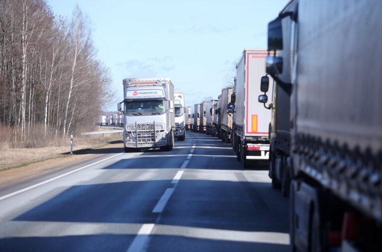 autoceļu lietošanas nodeva 2025, kravas auto vinjete cena, vinješu likmes Latvija, ceļu nodeva kravas transportam, Satiksmes ministrija vinjetes, ceļu uzturēšana Latvijā