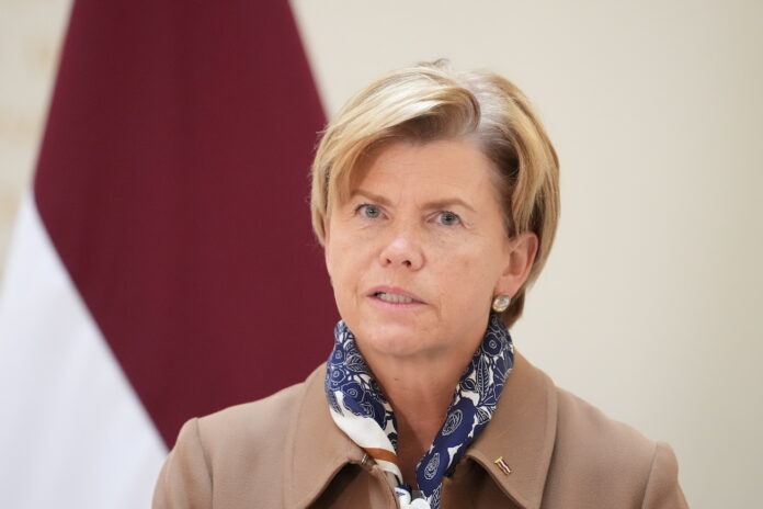 Pēteris Avens Baiba Braže, Avens kriminālprocess pret Braži, Avens civilprasība, neslavas celšana Latvijā, Valsts policija Avens, Braže ārlietu ministre,