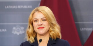 valsts sekretāru vietnieki, atalgojums, piemaksas, prēmijas, naudas balvas, virsstundas, Valsts kanceleja, FM, VARAM, EM, Līga Kļaviņa, Kas notiek Latvijā