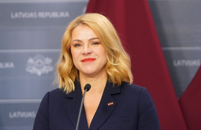 valsts sekretāru vietnieki, atalgojums, piemaksas, prēmijas, naudas balvas, virsstundas, Valsts kanceleja, FM, VARAM, EM, Līga Kļaviņa, Kas notiek Latvijā