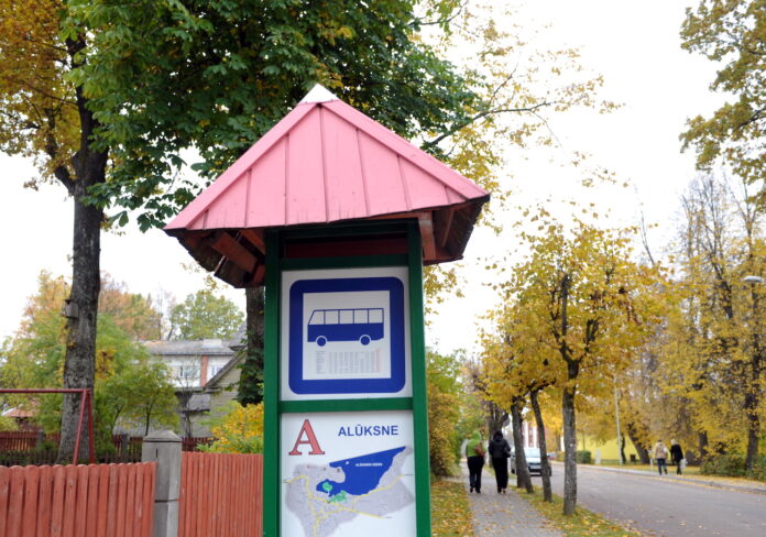reģionālais sabiedriskais transports, biļešu cenas Latvijā, autobusu tarifi, vilcienu tarifi, Rīga–Daugavpils biļete, Rīga–Sigulda vilciens, biļešu cenu kāpums, autobusu reisu samazinājums, sabiedriskais transports 2026