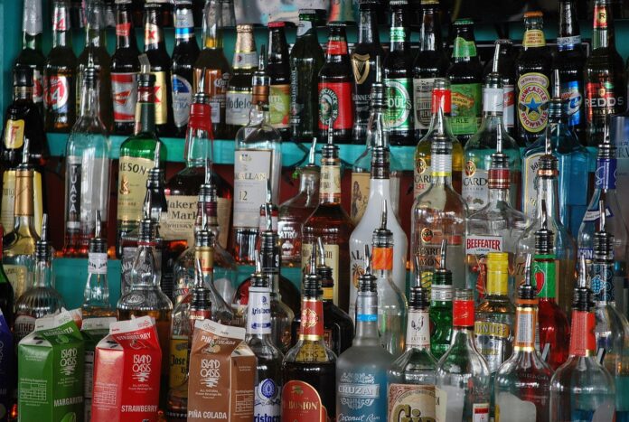 Svarīgi, Polija, alkohola ierobežojumi, alkohola tirdzniecība, sabiedrības veselība, noziedzība, Varšava, Donalds Tusks