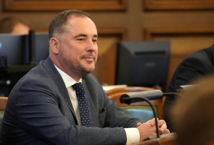 Bez partijām, Didzis Šmits, Alvis Hermanis, Armands Broks, Pēteris Sproģis, Guntars Vītols, Saeimas vēlēšanas, jaunā politiskā kustība, vēlēšanu sistēmas maiņa, Platforma 21, Latvijas politika,