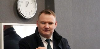 Smiltēns budžets, Edvards Smiltēns kritika, nākamā gada valsts budžets 2026, Jaunā Vienotība pseidoproblēmas, valdības uzticības krīze, opozīcijas viedoklis, budžeta deficīts Latvijā