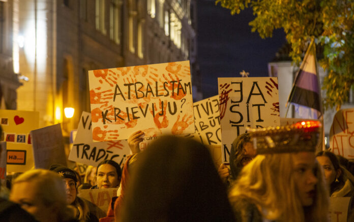 Foto: Edijs Pālens/LETA Stambulas konvencija, Saeima balsojums, izstāšanās no konvencijas, Latvijas politika, Edgars Rinkēvičs, ZZS, opozīcija, Jaunā vienotība, Progresīvie, protests pie Saeimas, vardarbība ģimenē, cilvēktiesības,