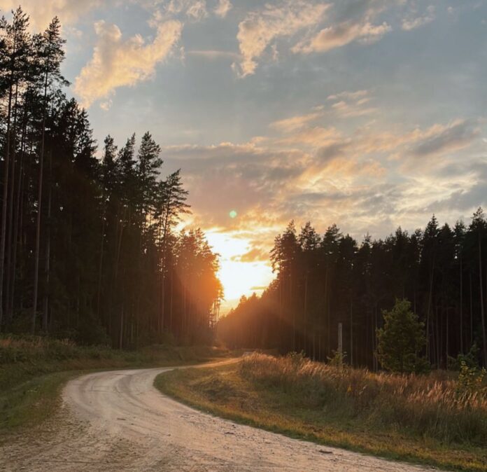 laikaprognoze Latvija, laiks nedēļas nogalē, laiks trešdien, salna Latvijā, lietus prognoze, vējš piekrastē, LVĢMC laikapstākļi
