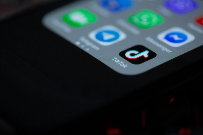 Svarīgi, TikTok, sociālie tīkli, bērnu tiesības, bērnu drošība internetā, pornogrāfija, Global Witness