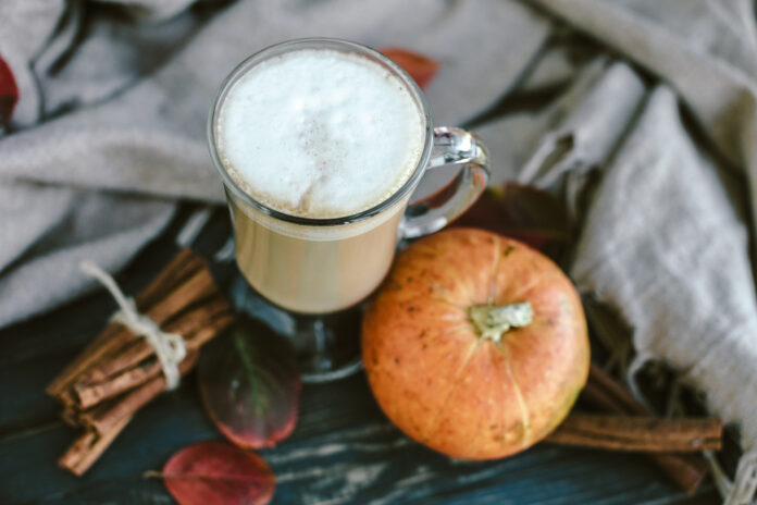 rudens dzērieni, karstie dzērieni, rudens receptes, ķirbju latte, karstā šokolāde, mājas receptes, rudens vakari, sildoši dzērieni, vitamīnu tēja, imunitātes tēja,