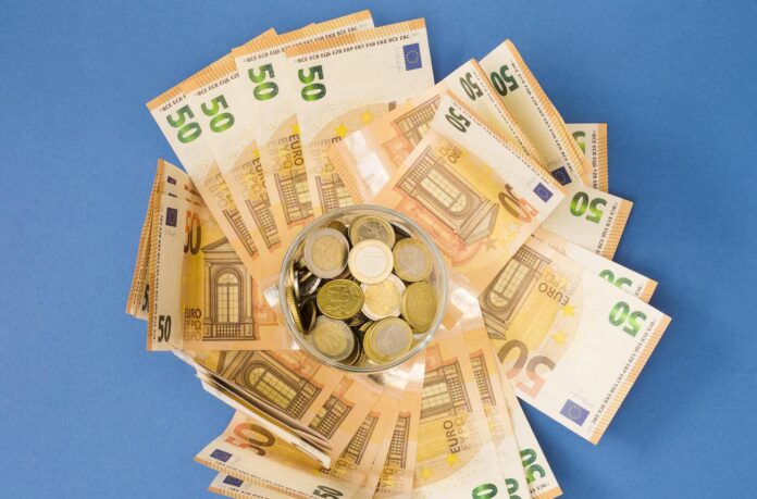 Apvienotais saraksts, partiju finansējums, valsts budžets, Edgars Tavars, politiskās partijas, valsts nauda, likumprojekts, KNAB, caurspīdīgums, finansējuma samazināšana, Latvijas politika, budžeta taupība