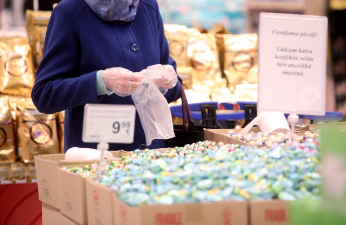 inflācija Latvijā, patēriņa cenas, CPI, Centrālā statistikas pārvalde, oktobris 2025, 4,3% inflācija, siltumenerģija, elektroenerģija, pārtikas cenas, kafijas cena, aviopārvadājumu cenas,