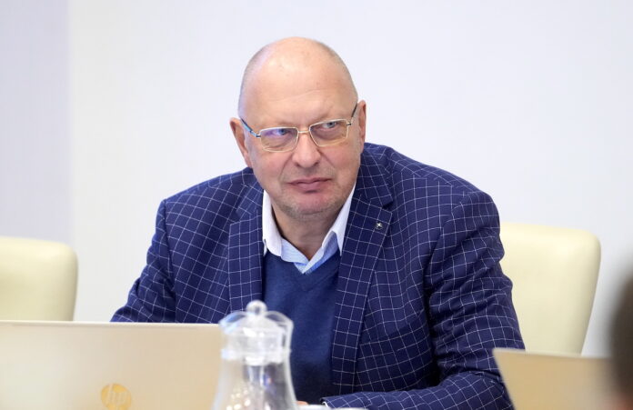 Jūrmala mērs, Jānis Lediņš, Gatis Truksnis, VDD lēmums, speciālā pielaide valsts noslēpumam, Jūrmalas dome, pašvaldību politika, LZP, Jūrmalas priekšsēdētājs, Trukšņa atkāpšanās, jaunais mērs Jūrmalā