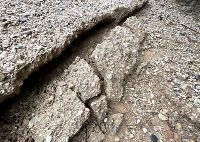 grants ceļi, apledojums, slideni ceļi, Latvijas valsts ceļi, LVC brīdina, ziemas braukšana, autoceļu uzturēšana, ceļu rievošana, satiksmes drošība, grants ceļu kaisīšana, ziemas riepas, apledojuši ceļi