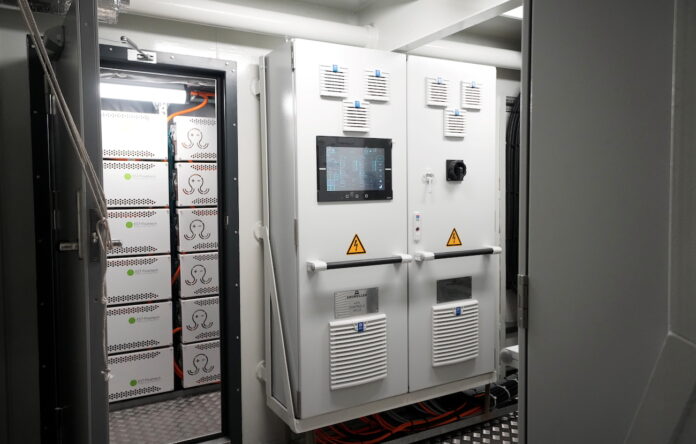 AST tarifi, elektroenerģijas pārvades tarifs, SPRK tarifi, elektrības cenas Latvijā, elektroenerģijas pārvade 2026, AST investīcijas, pārvades tīkla izmaksas, Latvija enerģētika, uzņēmumu elektroenerģijas izmaksas,