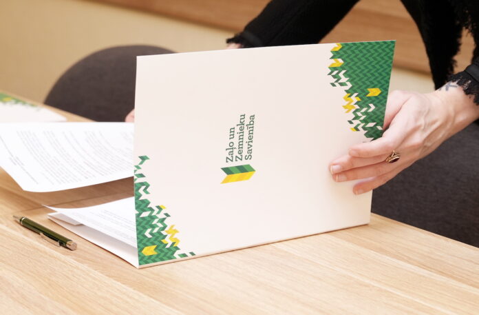 ZZS, Zaļo un zemnieku savienība, ārkārtas valdes sēde, Atis Švinka, ministra demisija, Saeimas balsojums, koalīcijas krīze, Uldis Augulis,