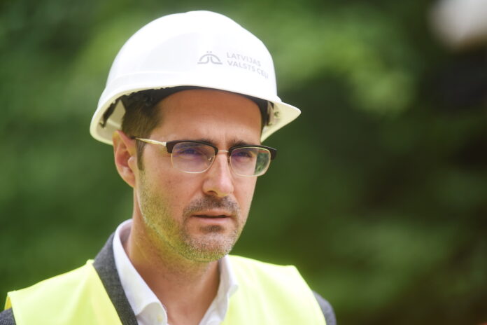 Latvijas valsts ceļi, LVC, valsts autoceļu tīkls, autoceļu reforma, pašvaldību ceļi, 6000 km ceļu, Mārtiņš Lazdovskis, ceļu uzturēšana, autoceļu finansējums, valsts autoceļu definīcija, ceļu nodrošinājums, administratīvā reforma