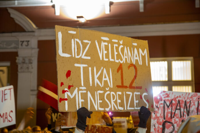 Stambulas konvencija, parakstu vākšana, ManaBalss, Edgars Rinkēvičs, otrreizējā caurlūkošana, protesta akcijas, sieviešu tiesības, vardarbības novēršana, Saeima, denonsēšana, iniciatīvas Latvijā, sabiedrības mobilizācija