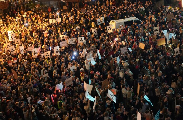 Stambulas konvencija, protests Rīgā, Nosargāsim Māti Latviju, Doma laukums, Vecrīga protests, drošības ierobežojumi, NMPD, Valsts policija, sieviešu tiesības, vardarbības novēršana, 6. novembris protests, Marta centrs