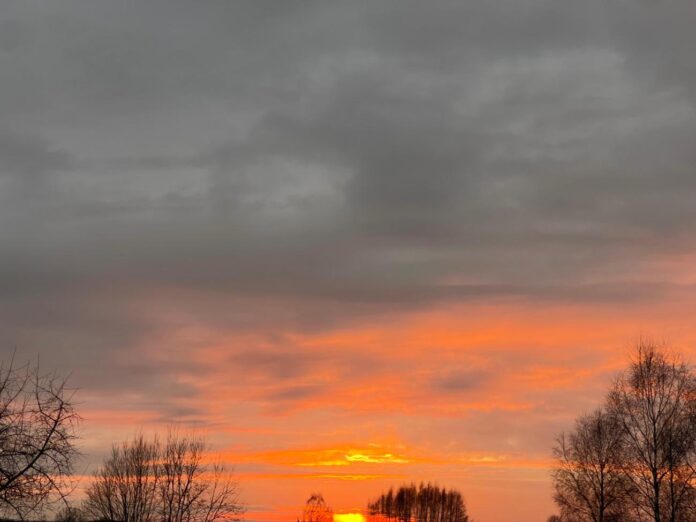 laikapstākļi Latvijā, laika prognoze, LVĢMC, nedēļas nogales laikapstākļi, lietus, migla, temperatūra Latvijā, rudens laikapstākļi, vēja brāzmas, piekraste, silts rudens, laika ziņas