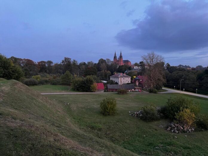 laikapstākļi Latvijā, laika prognoze, LVĢMC, migla, lietus, sniegs, apledojums, sals, ciklons, brāzmains vējš, temperatūra Latvijā, brīvdienu laiks