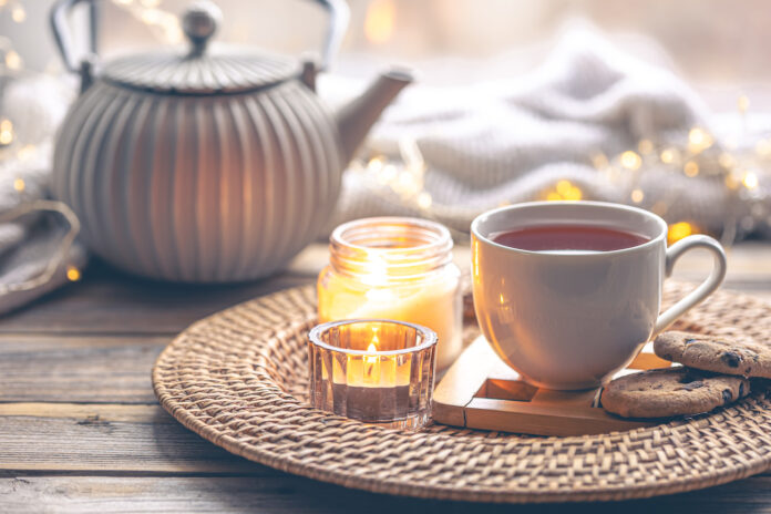 novembra vakari, ko darīt novembrī, drūms novembris, ģimenes vakari mājās, idejas ģimenes vakaram, aktivitātes mājās, ko darīt tumšos vakaros, kopā būšana, puzles likšana, galda spēles ģimenei, kino vakars mājās, patriotiskas filmas, tējas vakars,