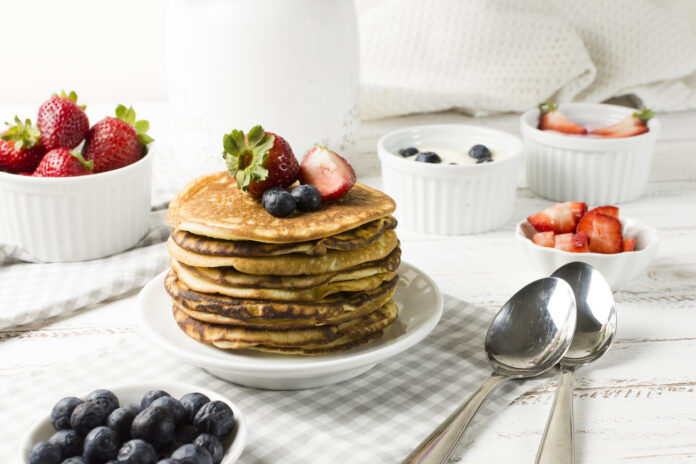 pankūku receptes, plānās pankūkas, amerikāņu pankūkas, kefīra pankūkas, ābolu pankūkas, labākās pankūku receptes, pankūkas brīvdienām,