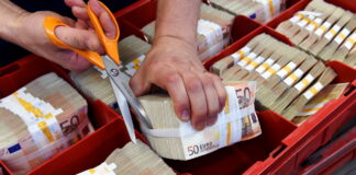 krāpšana bankās, telefonkrāpšana, investīciju krāpšana, finanšu krāpšana Latvijā, banku klientu drošība, Finanšu nozares asociācija, krāpšanas gadījumi, izkrāpta nauda, maksājumu apstiprināšana, banku drošība, Swedbank, SEB banka, Citadele, Luminor