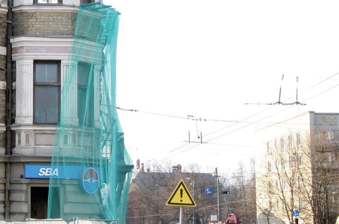 daudzdzīvokļu ēku renovācija, ēku energoefektivitāte, būvniecības izmaksu kāpums, Valsts kontrole, EM, Altum renovācijas programma, siltināšana, energoefektivitātes programmas Latvijā,