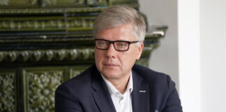 Brandavs, Nils Ušakovs, EP deputāts noliedz, kukuļa apsolīšana, “Rīgas mikroautobusu satiksme”, RMS kukuļlieta, LTV De facto, korupcijas lieta Rīgā, prokuratūras vienošanās, Krimināllikums, Latvijas politika