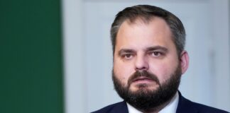 dmunds Jurēvics, Jaunā vienotība, premjera maiņa, koalīcijas stabilitāte, valdības krīze, Evika Siliņa, budžets 2025, Latvijas politika, koalīcijas sarunas, politiskā šantāža,