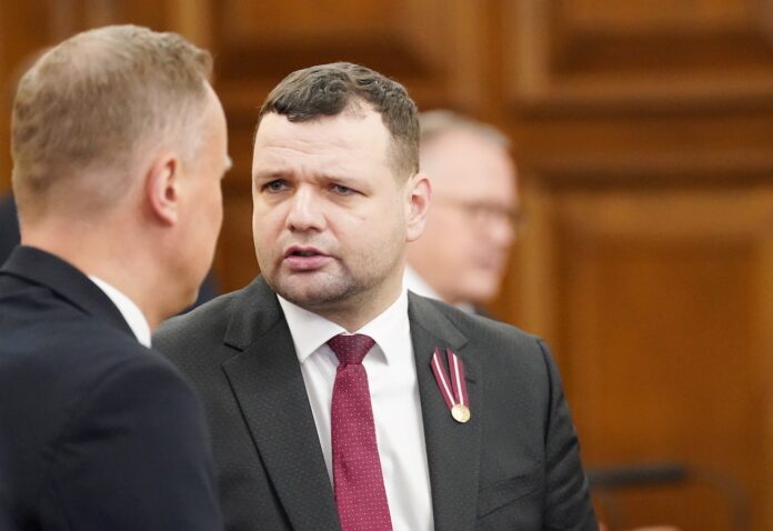 Labklājības ministrs Reinis Uzulnieks, Bērnu aizsardzības centrs, BAC iepirkumi, bērnu labbūtība, ESF+ projekti, valsts iepirkumi, caurskatāmība, sabiedrības informēšana, bērnu tiesību aizsardzība, Labklājības ministrija