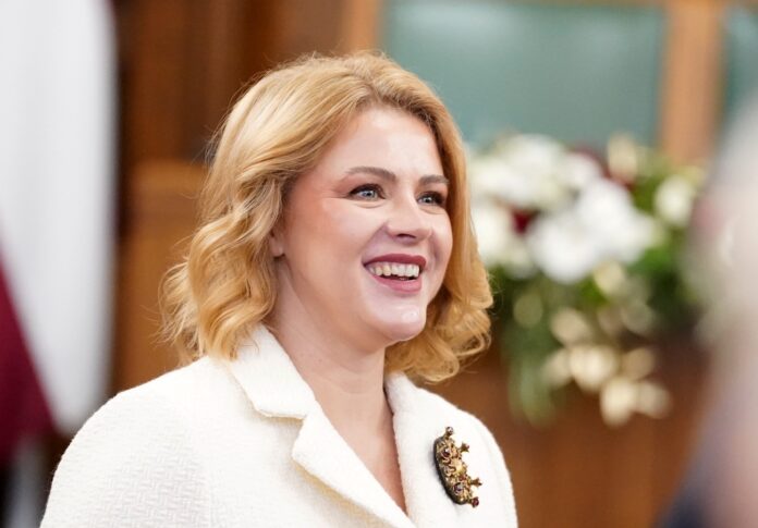 Evika Siliņa, koalīcija, budžeta balsojums, valdības stabilitāte, 52 balsis, Saeima, politiskā spriedze, koalīcijas ķildas, valdības darbs, atlīdzību pieaugums,