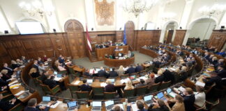 Saeima pieņem budžetu, valsts budžets 2026, budžeta deficīts, izmaiņas nodokļos, akcīzes nodokļa izmaiņas,