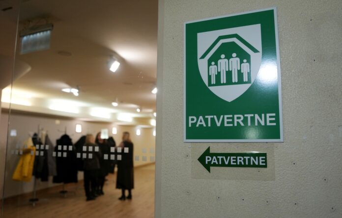 civilā aizsardzība, krīzes gatavība, civilās aizsardzības mācības, krīzes simulācija, Rīgas drošība, iedzīvotāju noturība, patvertnes, ārkārtas situācijas, visaptveroša valsts aizsardzība, LaSER