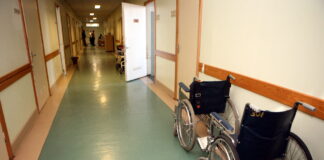 Bauskas slimnīca, sūdzības par pacientu nāvi, atstādināta ārste, slimnīcas audits, pacientu drošība, veselības aprūpe Latvijā, ārstu atbildība, pacientu tiesības, slimnīcu uzraudzība, Bauskas novads, Jelgavas slimnīca