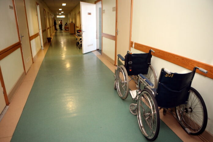 Bauskas slimnīca, sūdzības par pacientu nāvi, atstādināta ārste, slimnīcas audits, pacientu drošība, veselības aprūpe Latvijā, ārstu atbildība, pacientu tiesības, slimnīcu uzraudzība, Bauskas novads, Jelgavas slimnīca