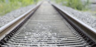 Centrālāzijas kravas, tranzīts Latvijā, Latvijas dzelzceļš, sliežu nojaukšana, kravu piesaiste, Kazahstāna Latvija sadarbība, Uzbekistāna tranzīts, VIALatvia, loģistika Baltijā, ostu termināļi, reputācijas risks, transporta politika, Rail Baltica konteksts, tranzīta stratēģija