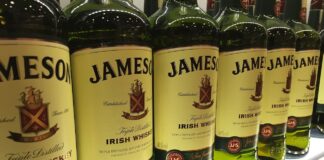 PTAC, alkohola reklāmas aizliegums, Alkoholisko dzērienu aprites likums, alkohola atlaides, tirdzniecības centri Latvijā, Jameson, alkohola tirdzniecības veicināšana, sods par alkohola reklāmu, patērētāju tiesības, mazumtirdzniecības pārkāpumi