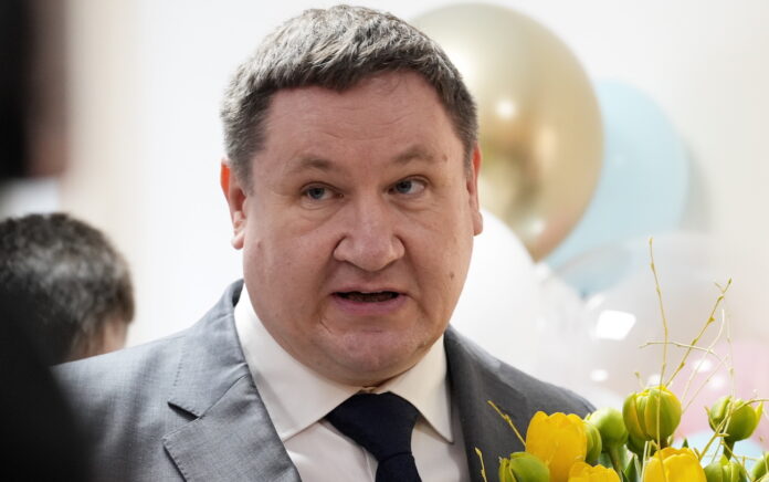 Ogres mērs, Egils Helmanis, valsts noslēpuma pielaide, pielaide valsts noslēpumam, VARAM, Raimonds Čudars, Ogres dome, Pašvaldību likums, valsts drošība, pašvaldību vadītāji,