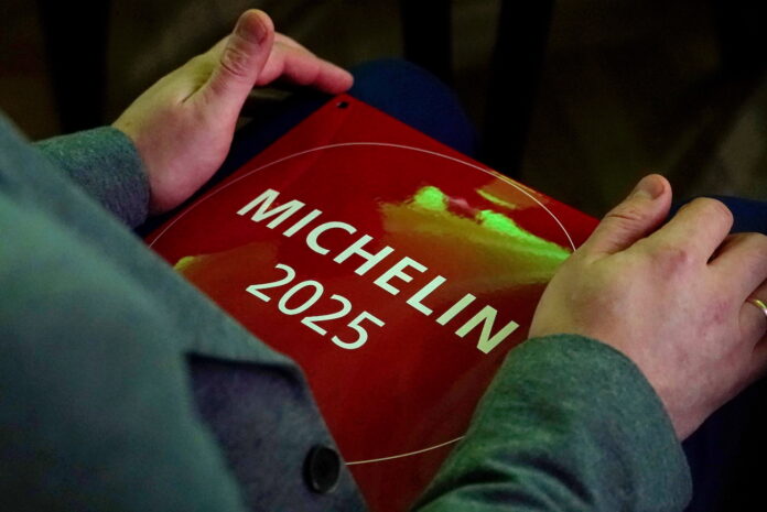 restorānu nozare Latvijā, restorāni slēdzas, Michelin restorāni Latvijā, ēdināšanas nozares krīze, PVN ēdināšanai, augsti nodokļi Latvijā, tūrisma kritums, restorānu biedrība, Barents restorāns, Jānis Jenzis