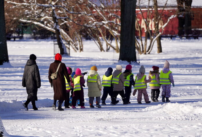 Daugavpils demogrāfija, bērnudārzu tīkls, pirmsskolas izglītība, dzimstības kritums, bērnu skaita samazinājums, Daugavpils pašvaldība, iedzīvotāju migrācija, izglītības plānošana